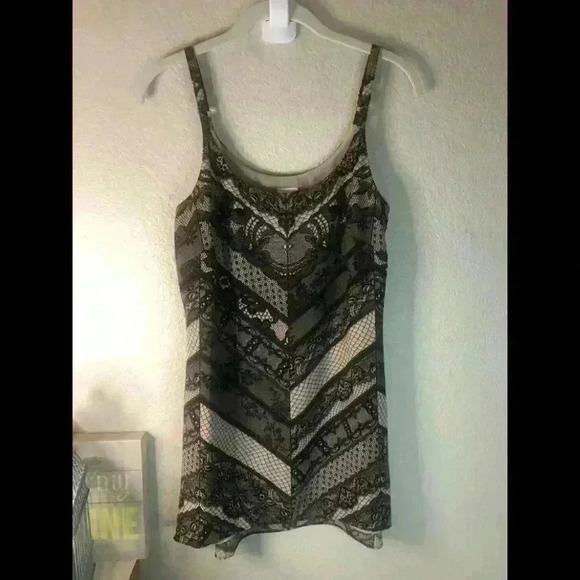 CAbi Tops - Cabi Faux Lace Print Adjustable strap cami tank sz XS